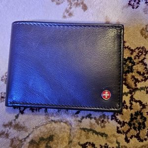 Alpine Swiss Genuine Leather Tri-fold Wallet